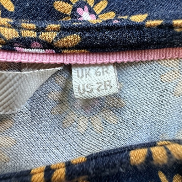 BODEN | FLUTTER SLEEVE FRENCH NAVY DAISY STAMP JERSEY DRESS LIKE NEW | SIZE 2 - Picture 11 of 12